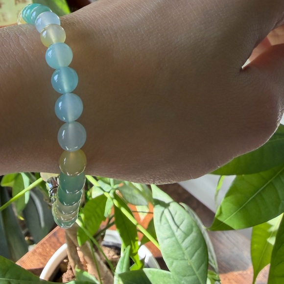 New Natural Yanyuan Agate Bracelet – 6mm blue yellow and white Beads - Picture 7 of 7